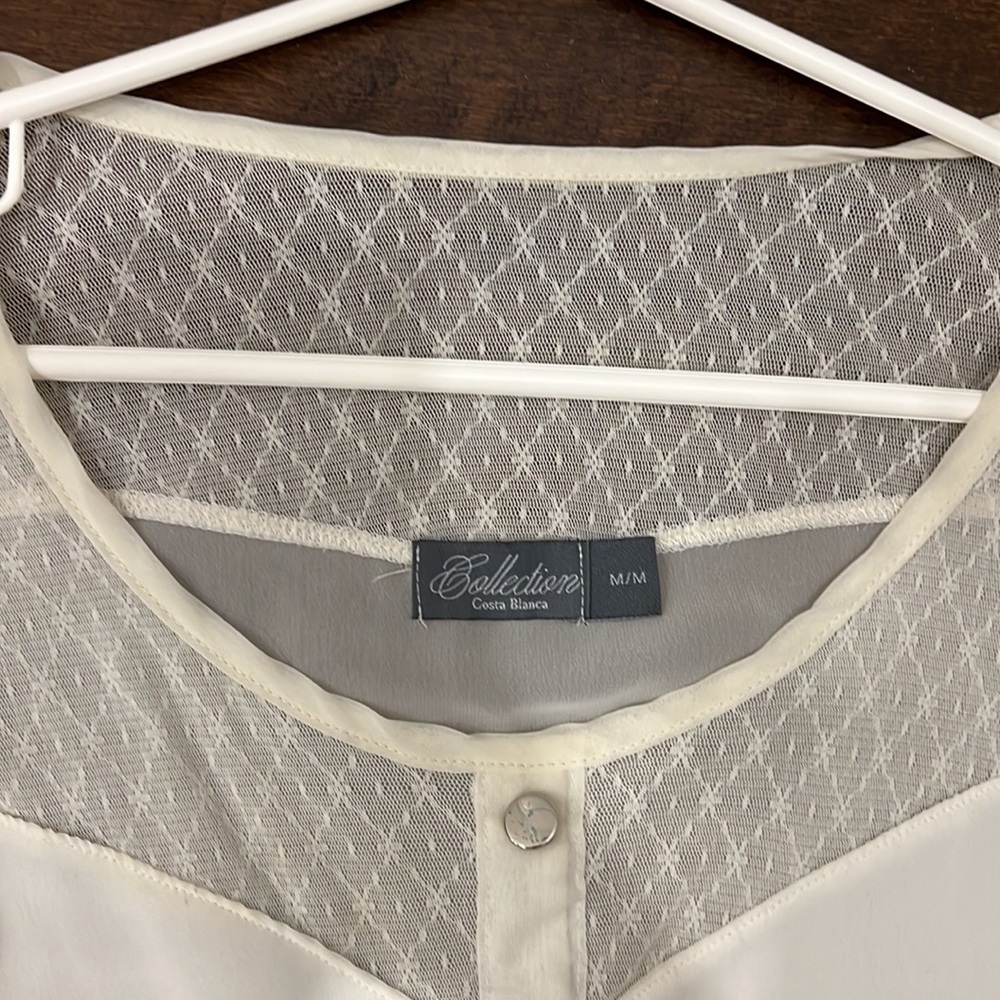 White button top - Picture 3 of 4